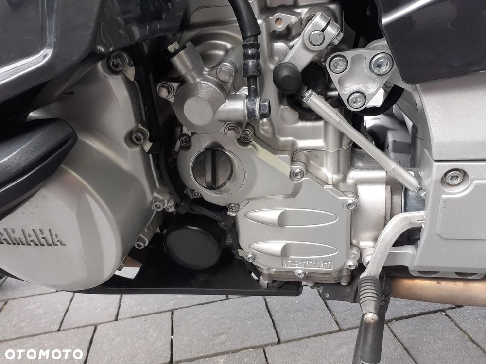 Yamaha FJR - 21