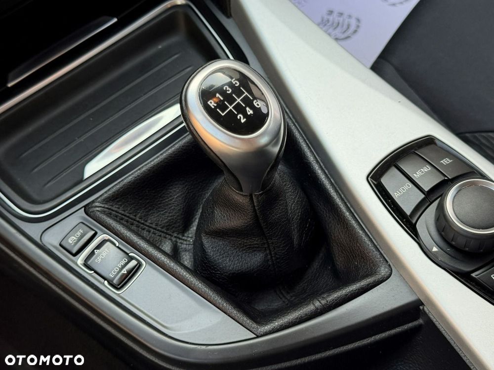 BMW Seria 3 320i Sport Line - 19