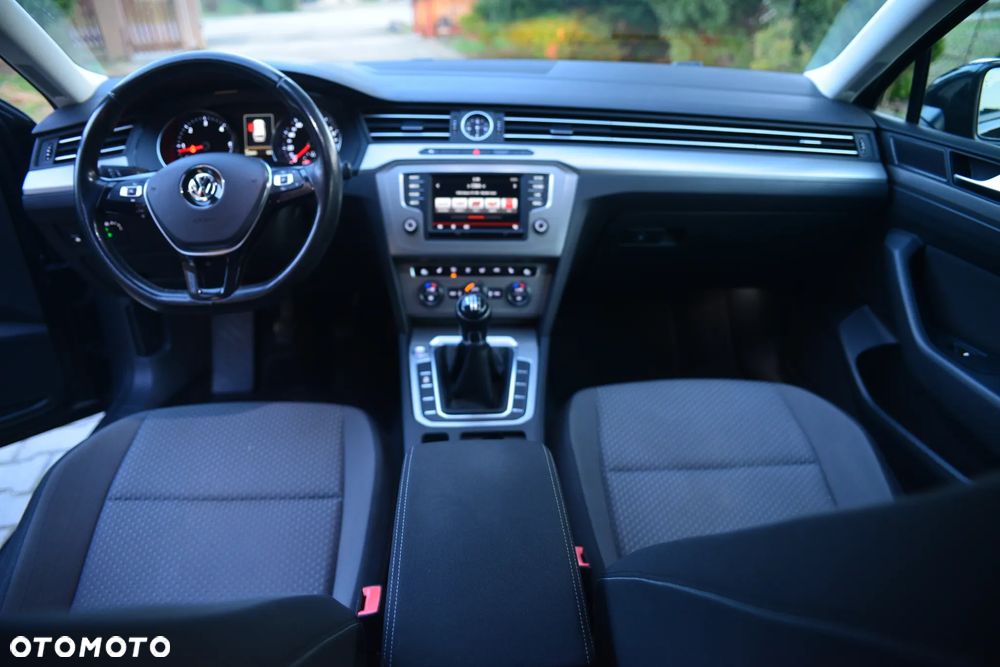Volkswagen Passat - 21