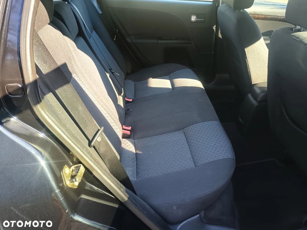 Ford Mondeo 1.8 Ghia - 12