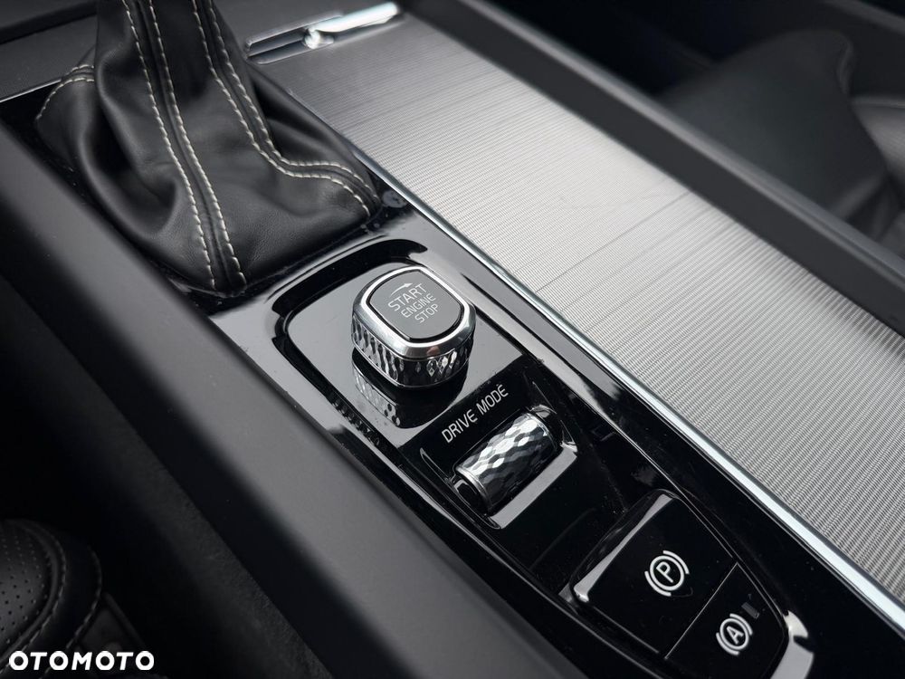 Volvo V60 D4 AWD Geartronic R-Design - 23