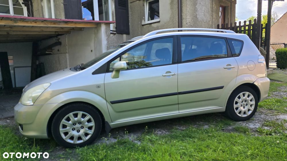 Toyota Corolla Verso 2.2 D-4D - 3