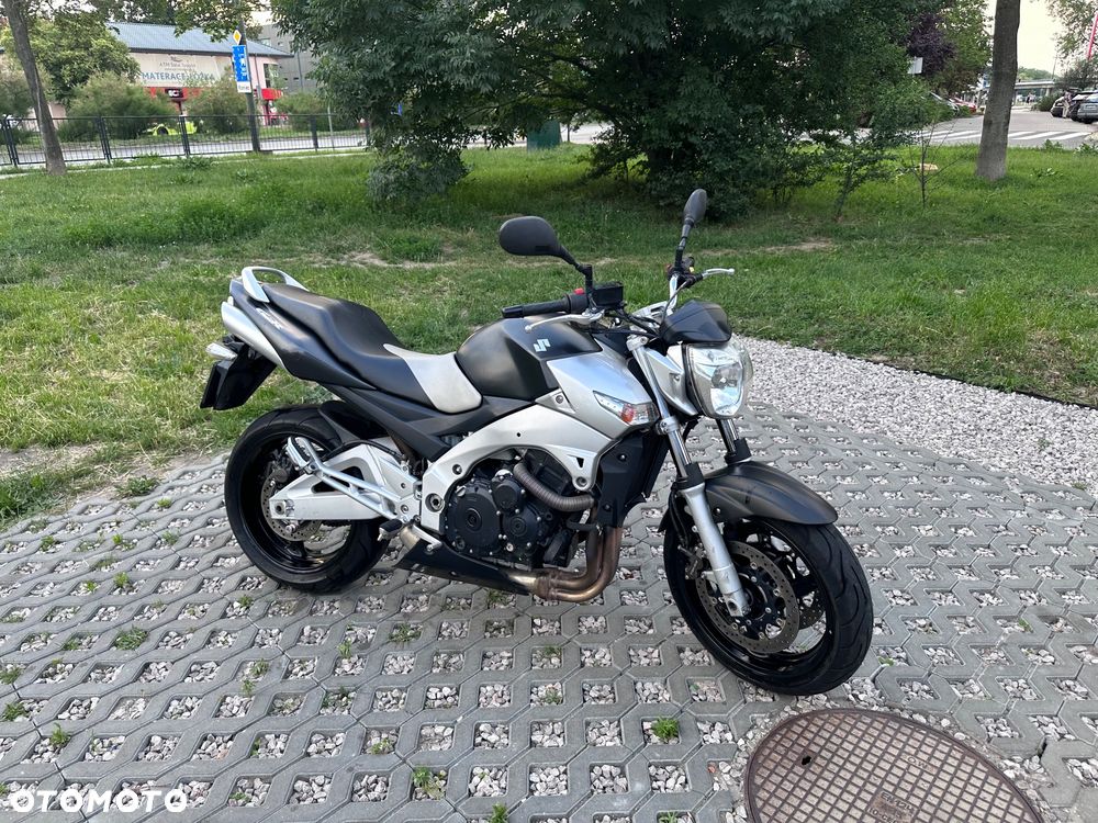 Suzuki GSR - 5