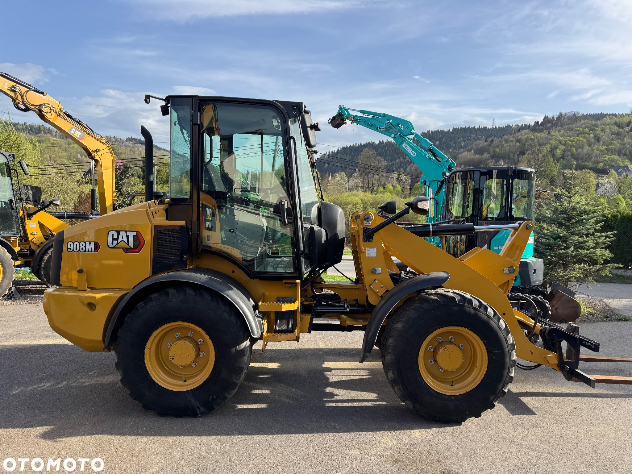 Caterpillar 908M CAT 906 JAK NOWA 1500h rok 2021 - 4