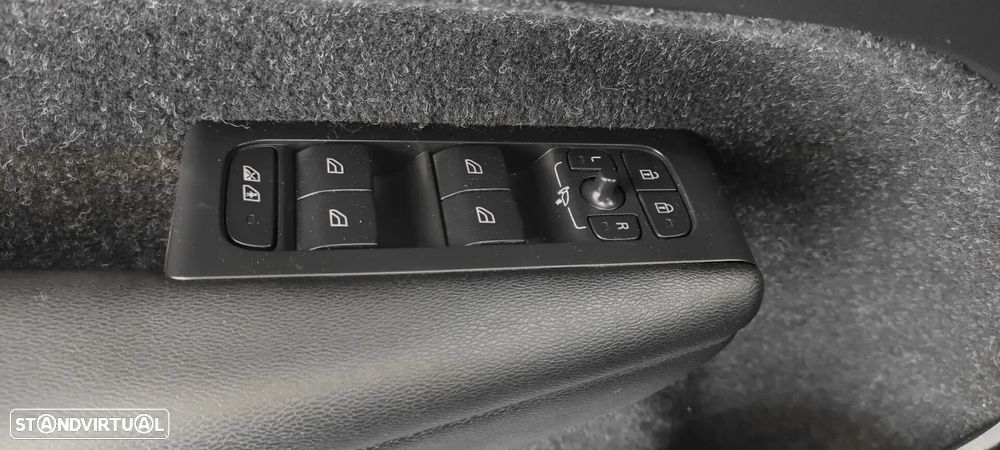 Volvo XC 40 2.0 D3 R-Design Geartronic - 42