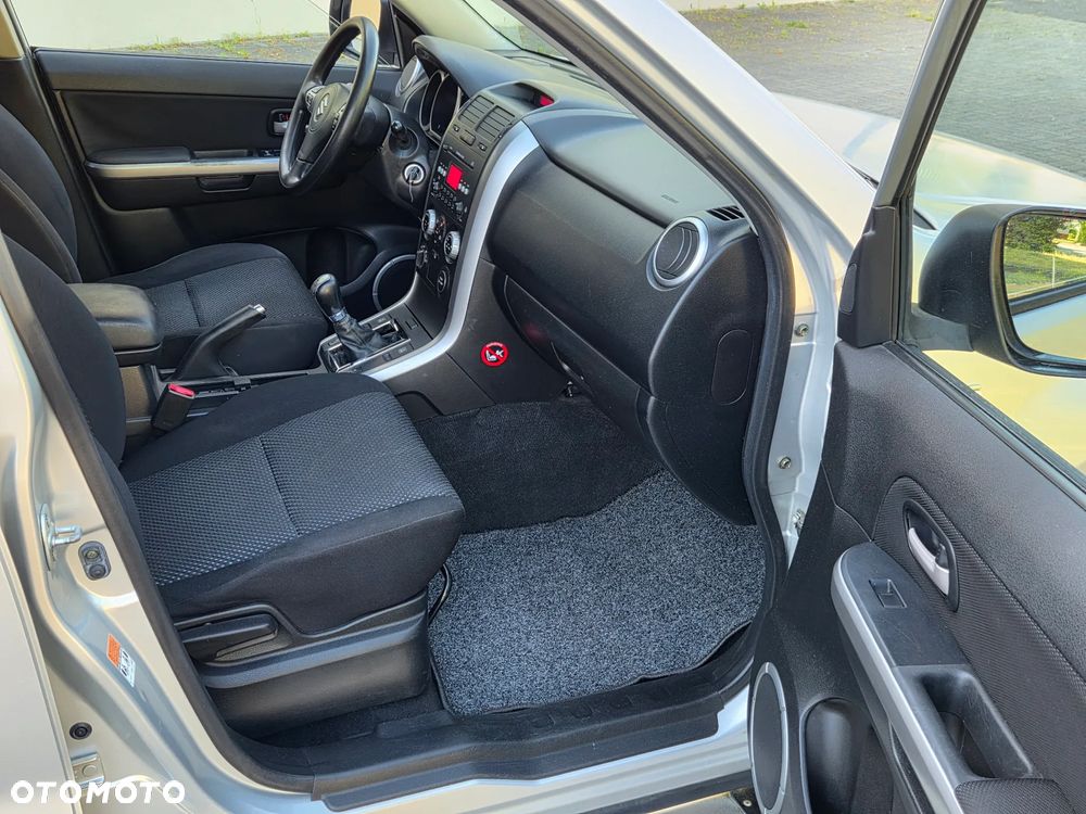 Suzuki Grand Vitara 1.9 DDiS Comfort DPF Family - 18