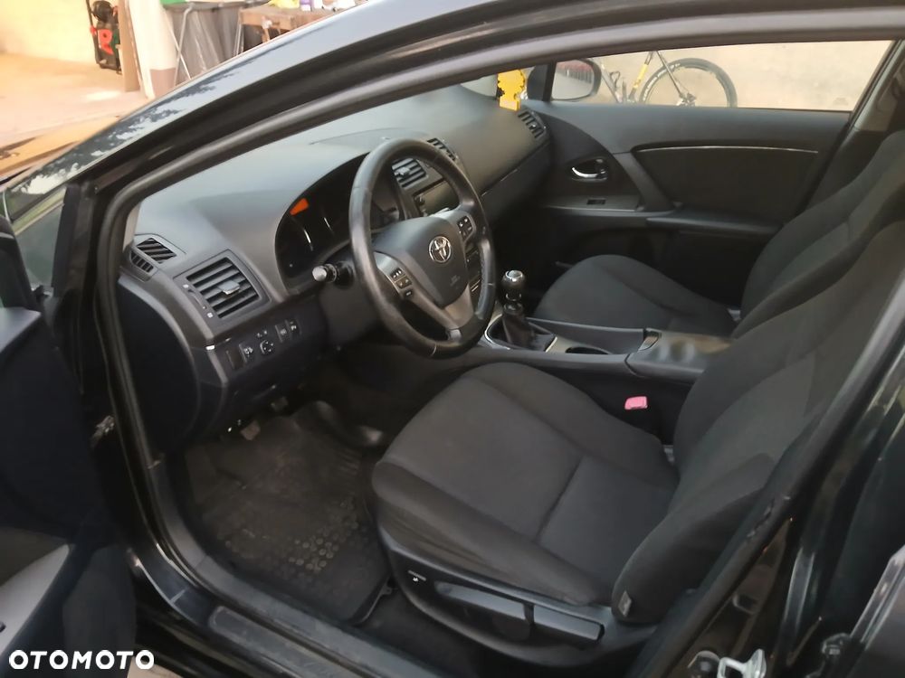 Toyota Avensis - 12