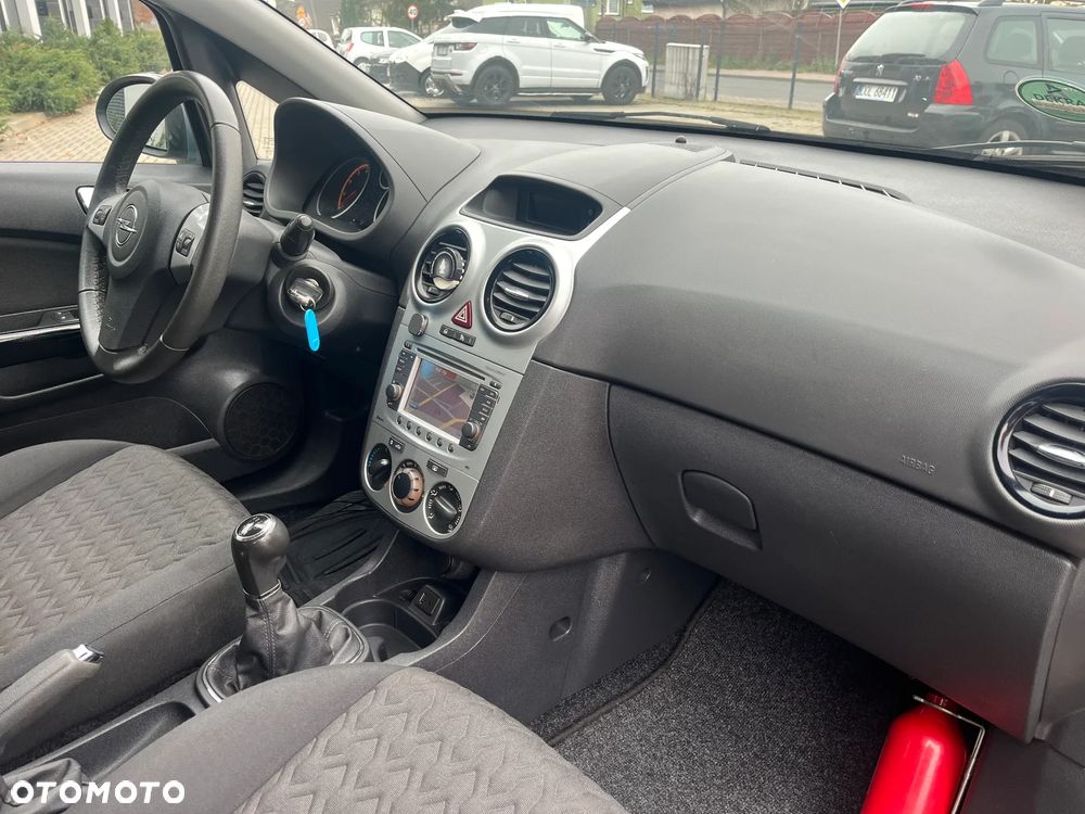 Opel Corsa 1.2 16V Cosmo - 21