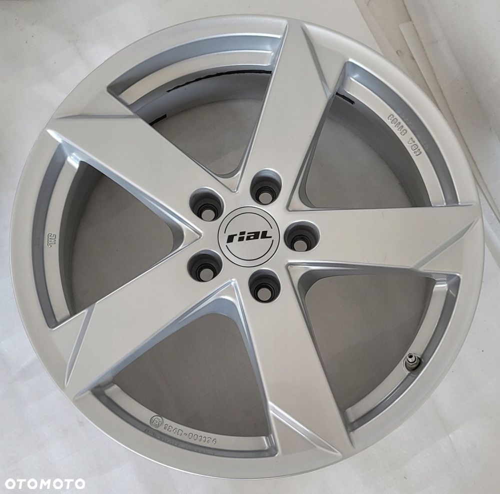 FELGI RIAL TOYOTA RAV4 IV 7,5x18 18 ET45 5X114,3 60,1 - 6