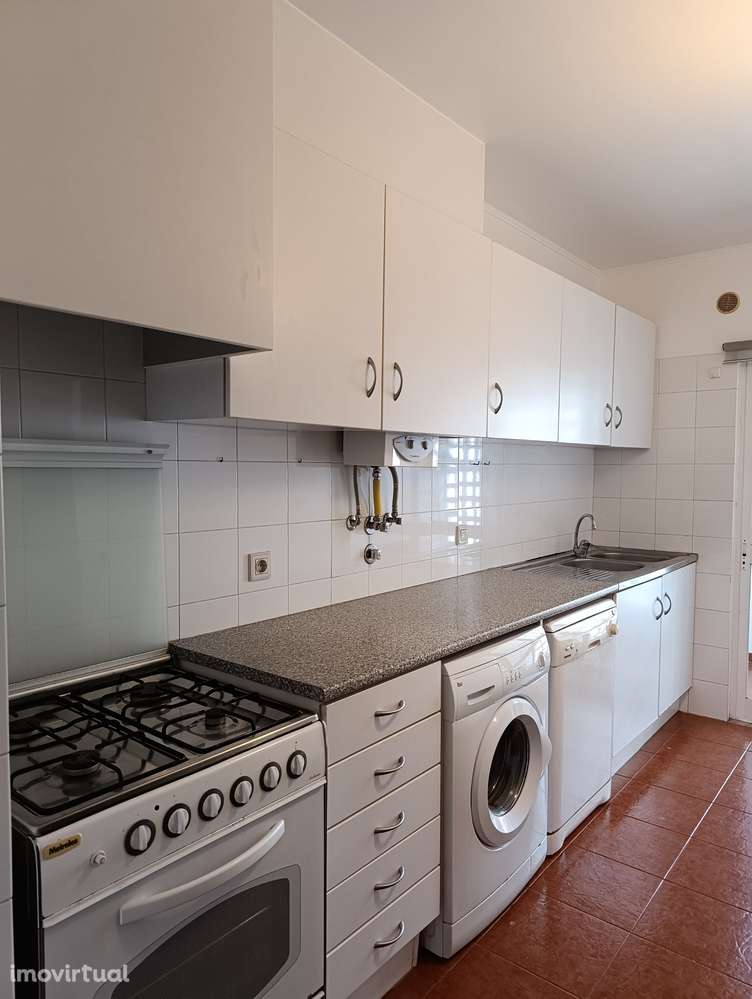 T1 Carnaxide, Junto à Polícia Municipal e à Nova Carnaxide. - Grande imagem: 2/25