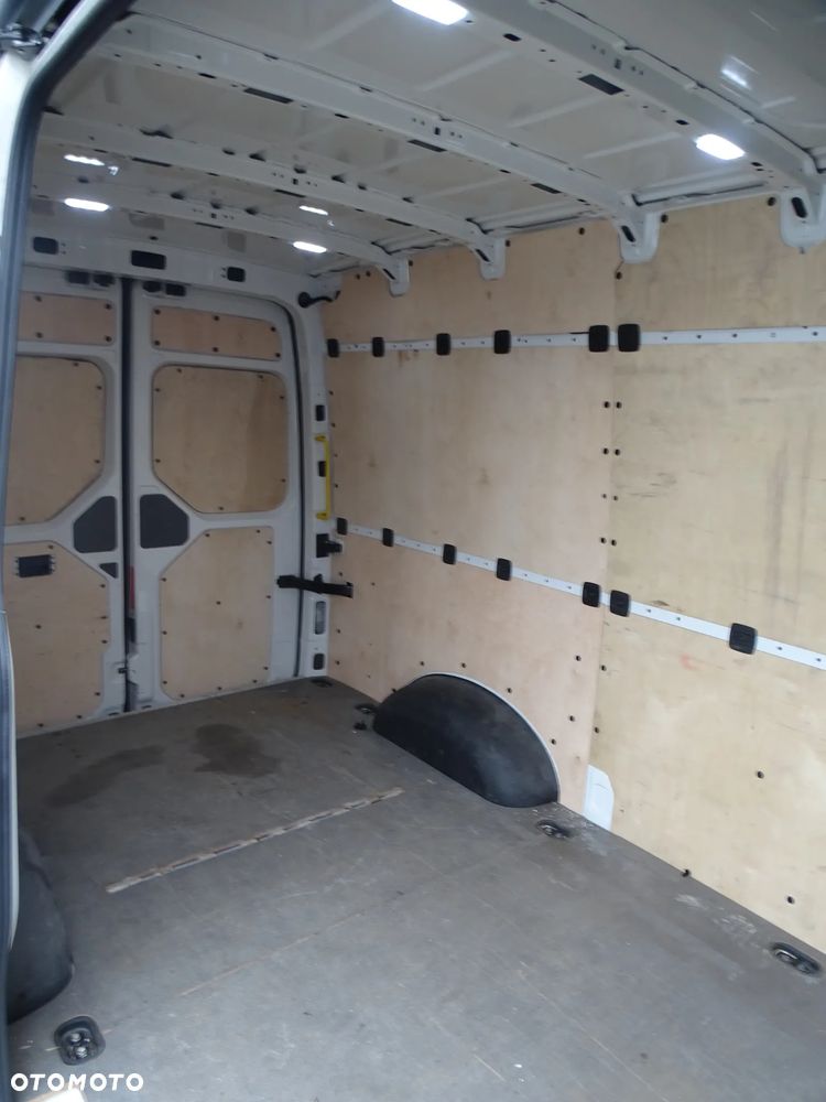 Volkswagen Crafter - 12