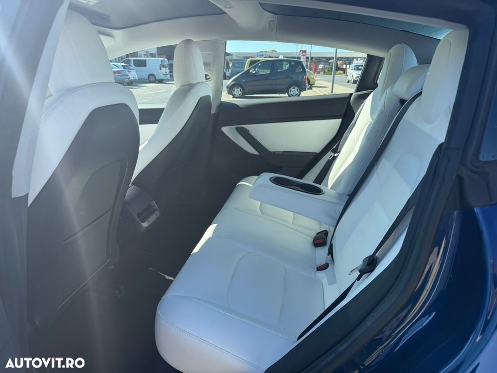 Tesla Model 3 - 10