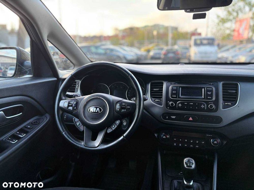 Kia Carens - 5