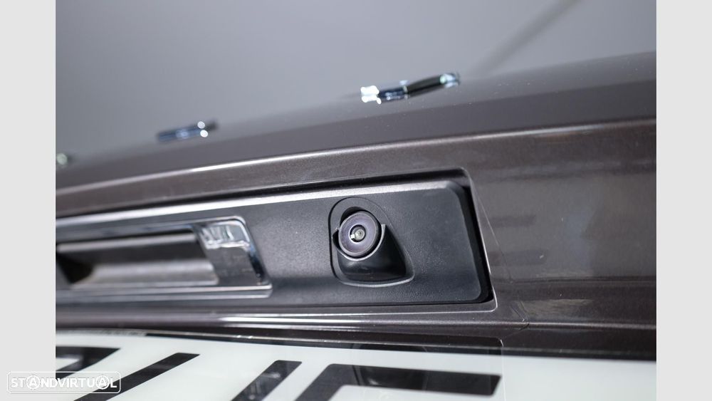 Volvo XC 60 2.0 T6 PHEV Plus Dark — fotografia 19