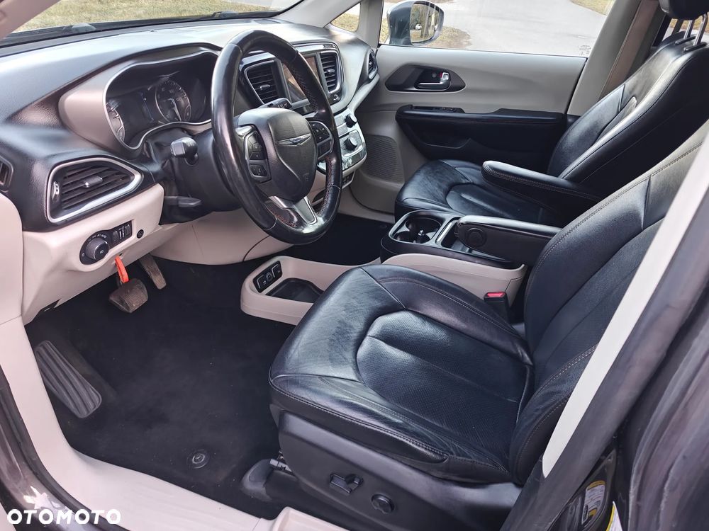 Chrysler Pacifica - 7