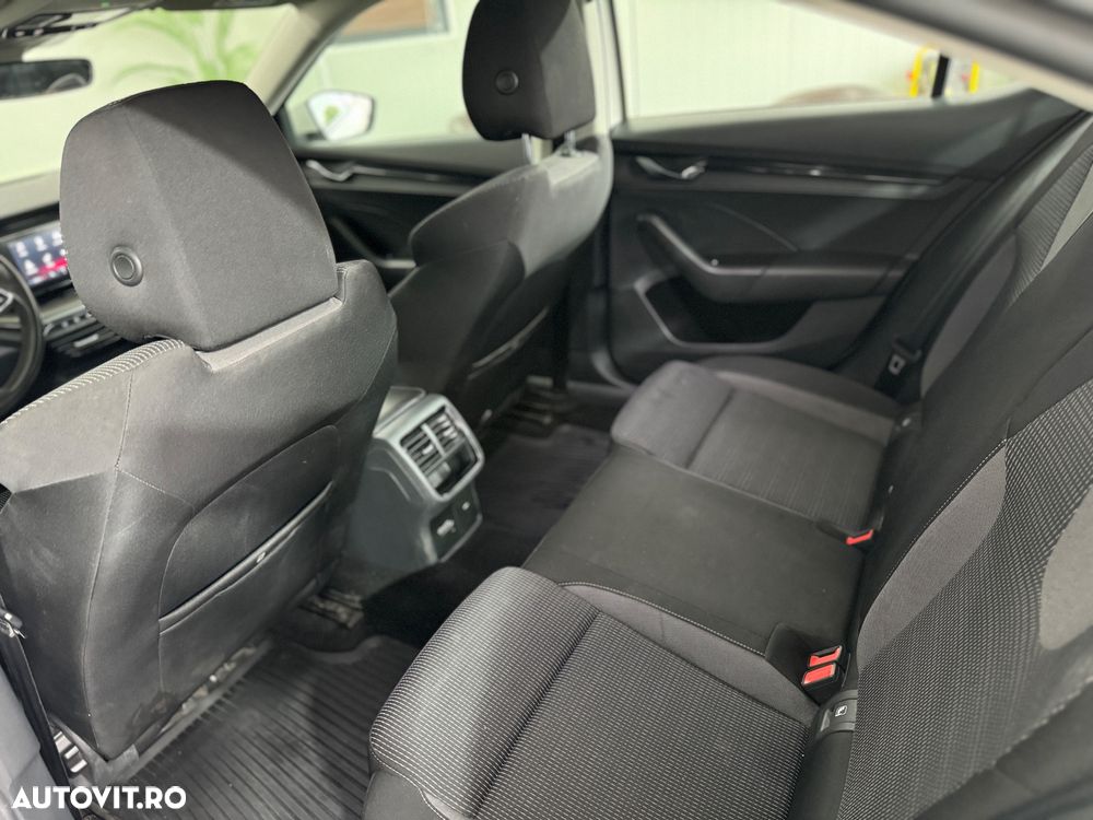 Skoda Octavia 2.0 TDI DSG Ambition - 9