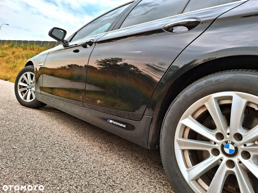 BMW Seria 5 528i Luxury Line - 2
