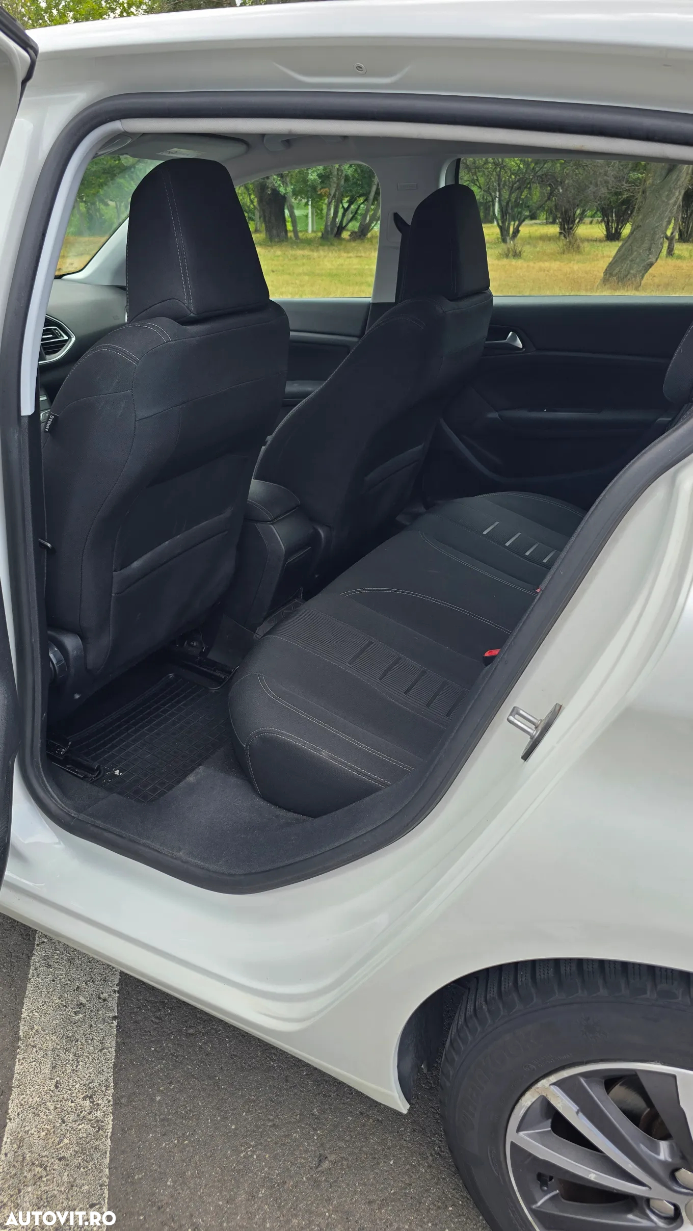 Peugeot 308 1.6 e-HDI FAP STT Allure - 6