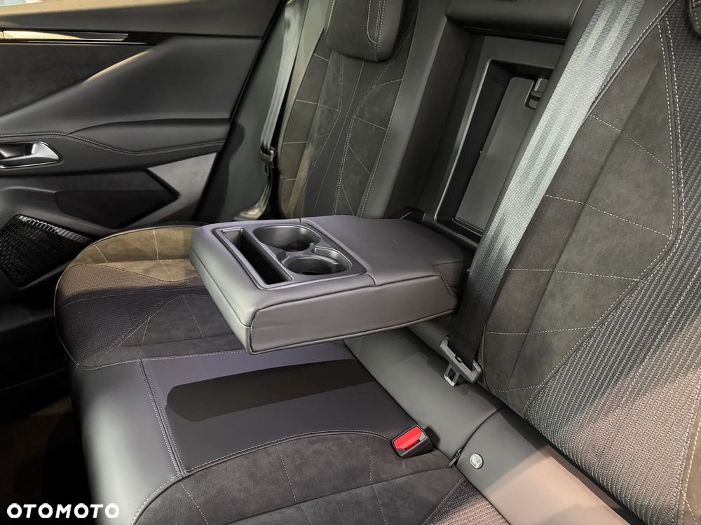 DS Automobiles N°4 1.2 mHEV Étoile Alcantara eDCS6 - 27