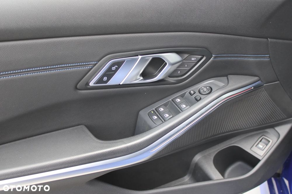 BMW Seria 3 320d xDrive M Sport sport - 13