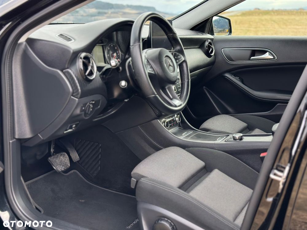 Mercedes-Benz GLA 220 d 4-Matic Style - 25