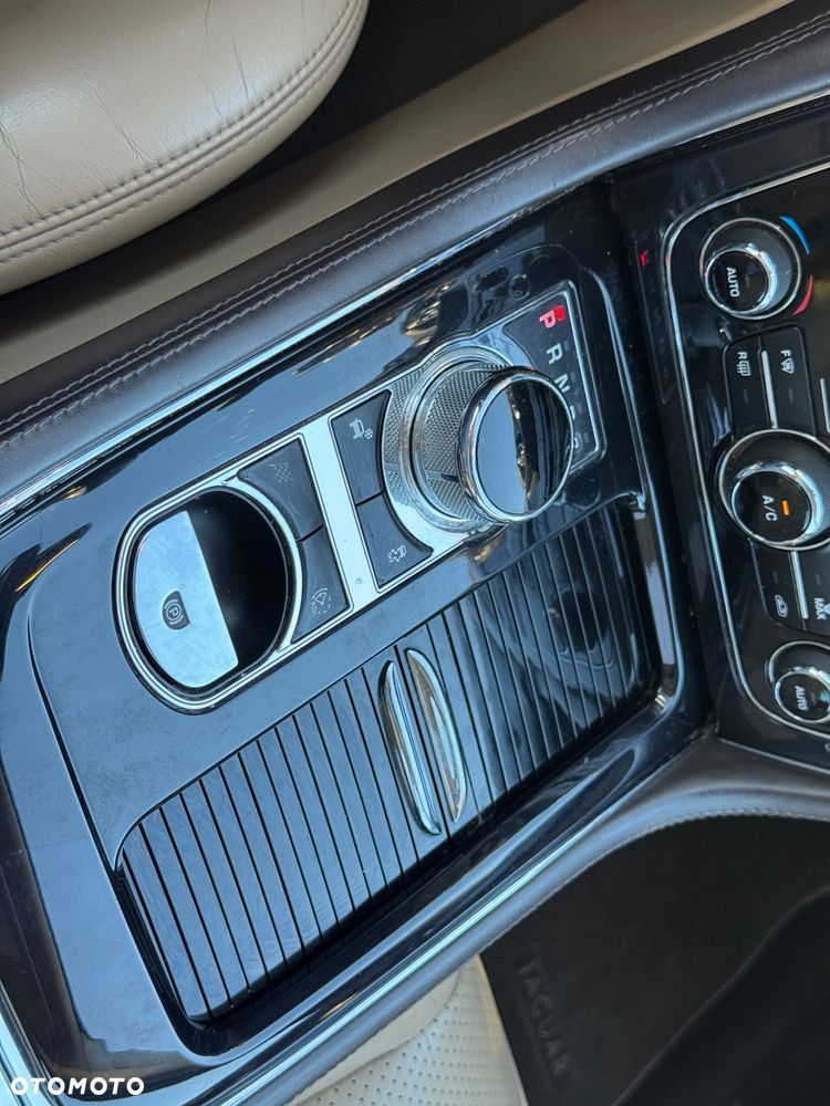 Jaguar XJ 3.0 T AWD Portfolio - 29