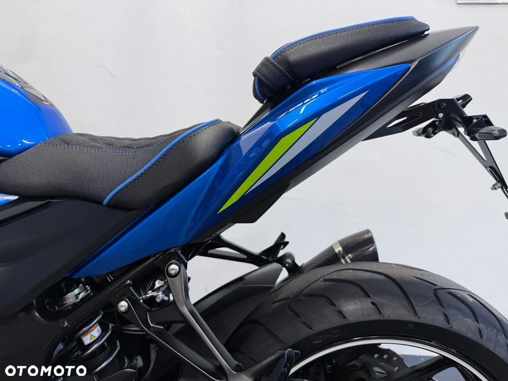 Suzuki GSX - 28