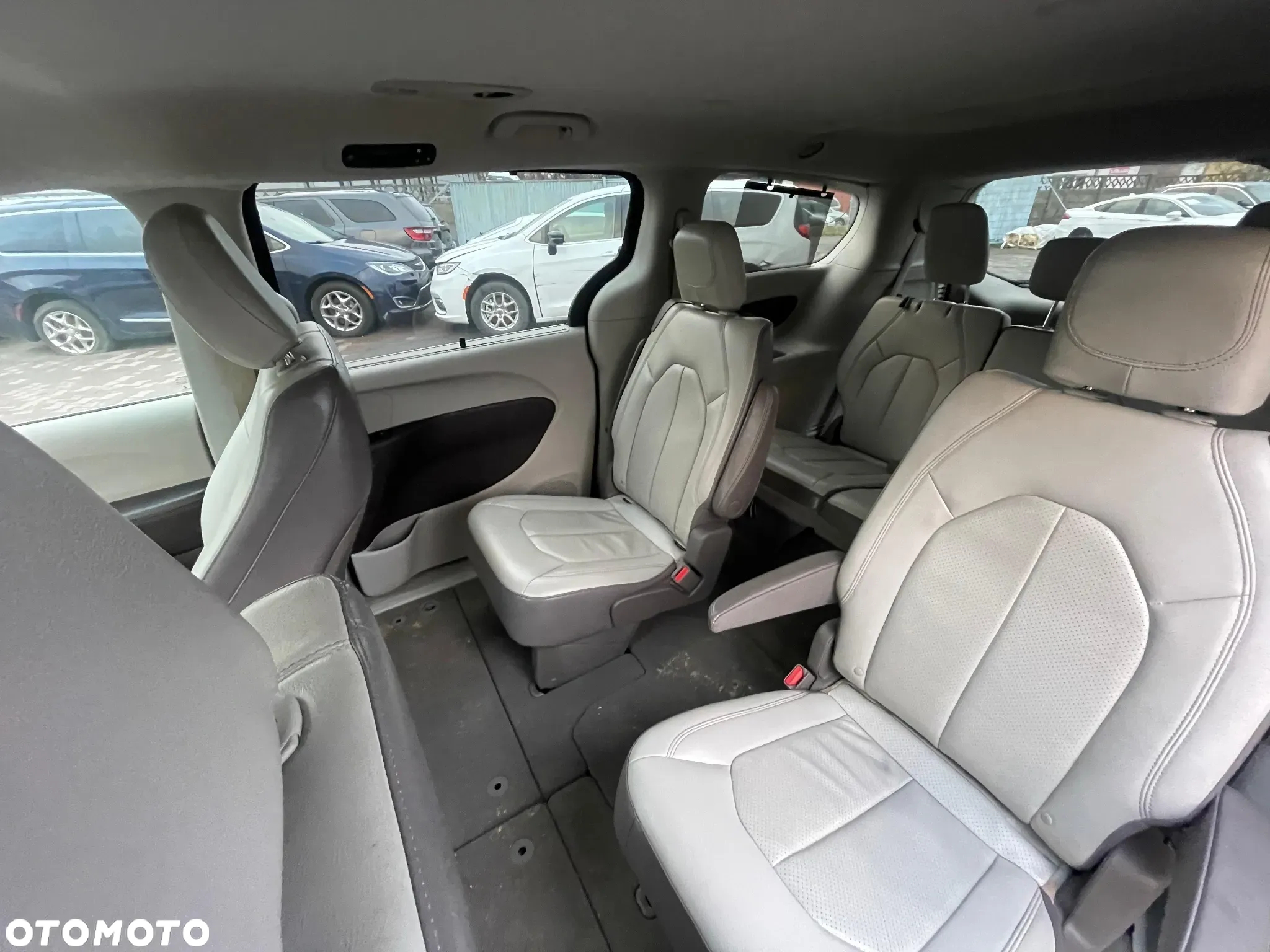 Chrysler Pacifica - 12