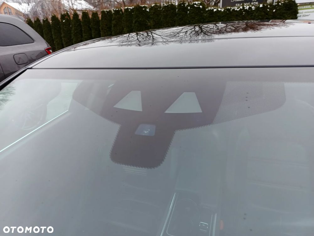 Jaguar XE 2.0 D Portfolio - 22