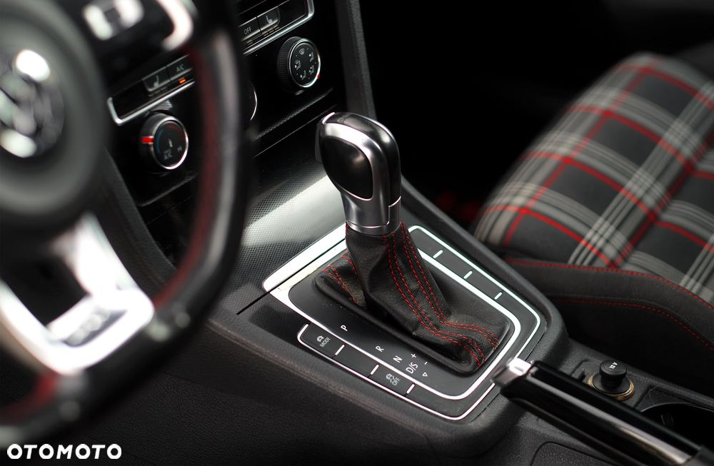 Volkswagen Golf - 19