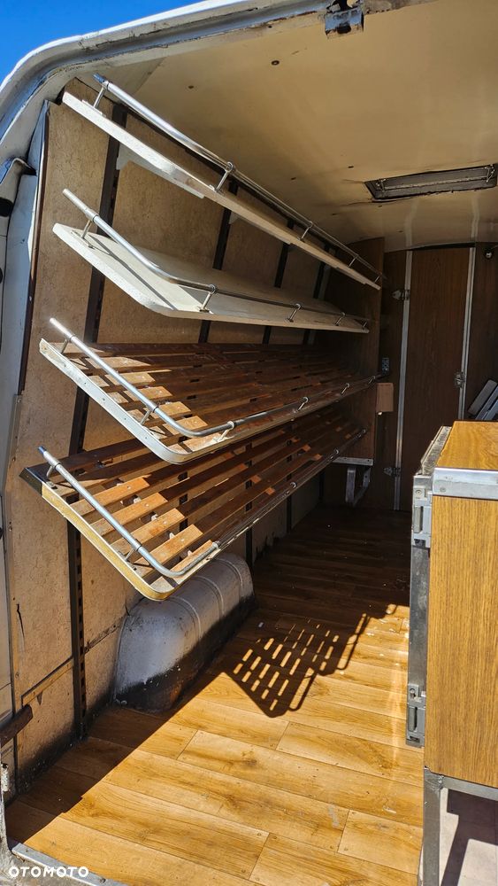 Mercedes-Benz 208 - 5