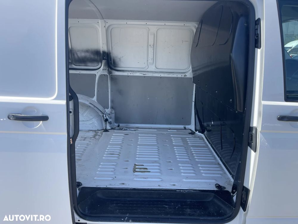 Volkswagen Transporter - 18