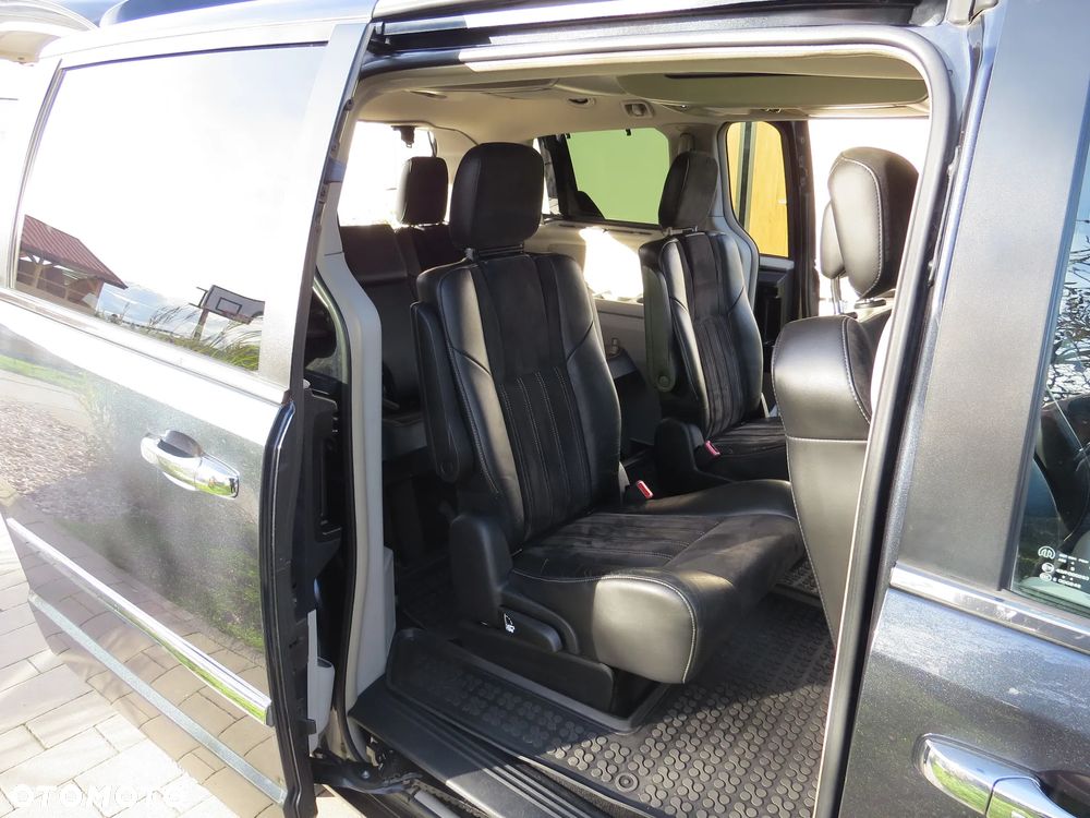 Chrysler Town & Country 3.6 Limited - 10