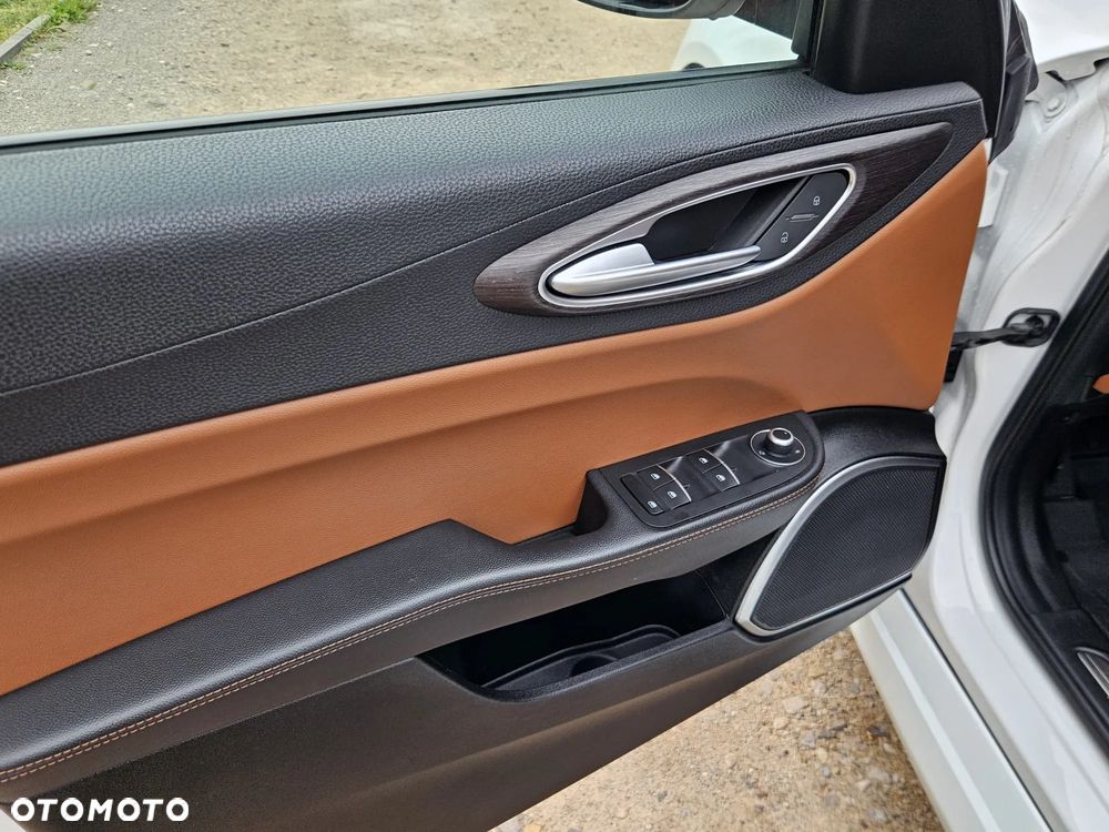 Alfa Romeo Giulia 2.0 Turbo Veloce TI Q4 - 24