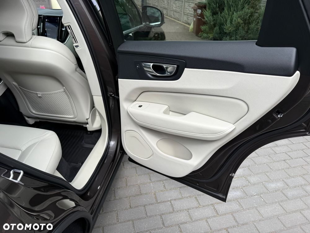 Volvo XC 60 B5 B AWD Geartronic Inscription - 14
