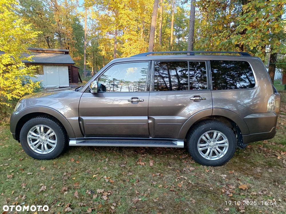 Mitsubishi Pajero - 11