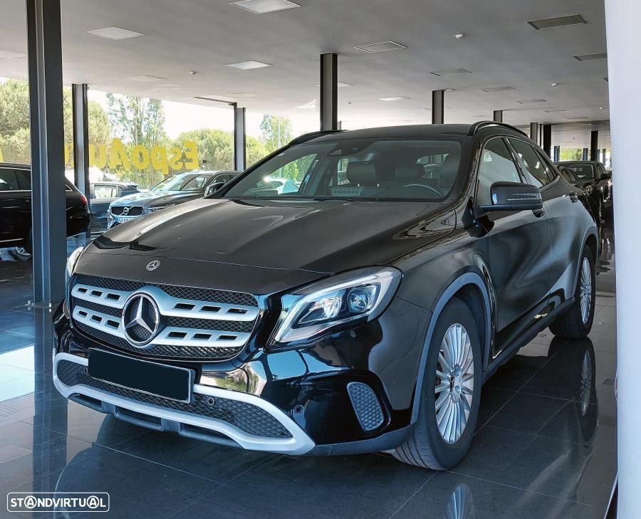 Mercedes-Benz GLA 180 Urban - 1