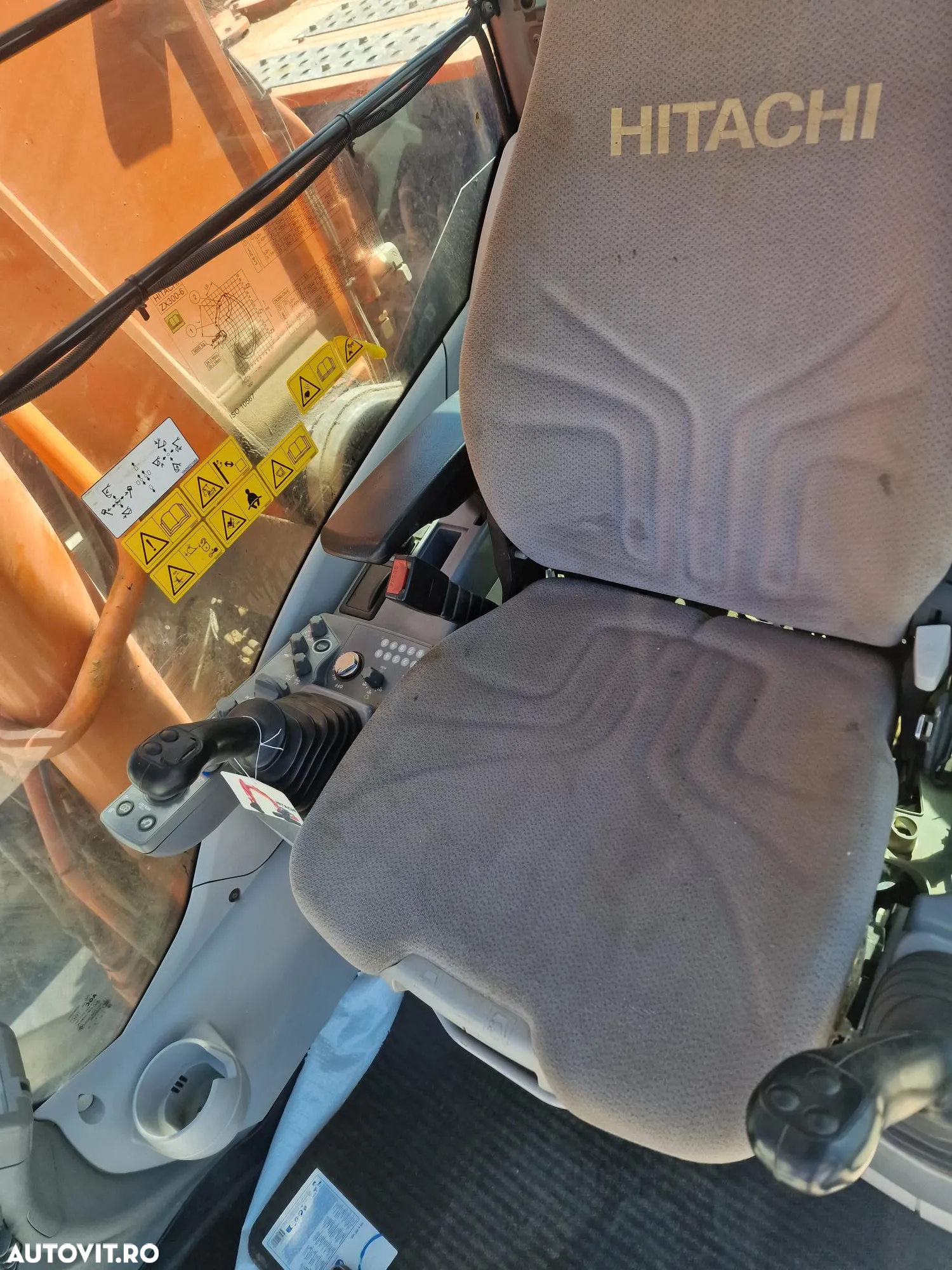 Hitachi ZX300, 32t, Cupa NOUA 1,8mc, 2018, 8.786h, Gresare automata, Inst picon, 3 pompe hidr HITACHI, Camera spate, Camere laterale, consum mediu 15l/h, Stare foarte buna, posibilitate leasing 3 ani-PROMOTIE 87.900 EUR+tva - 5