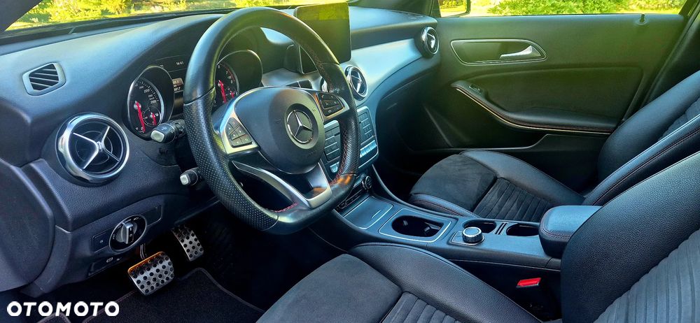 Mercedes-Benz GLA 220 4-Matic - 4
