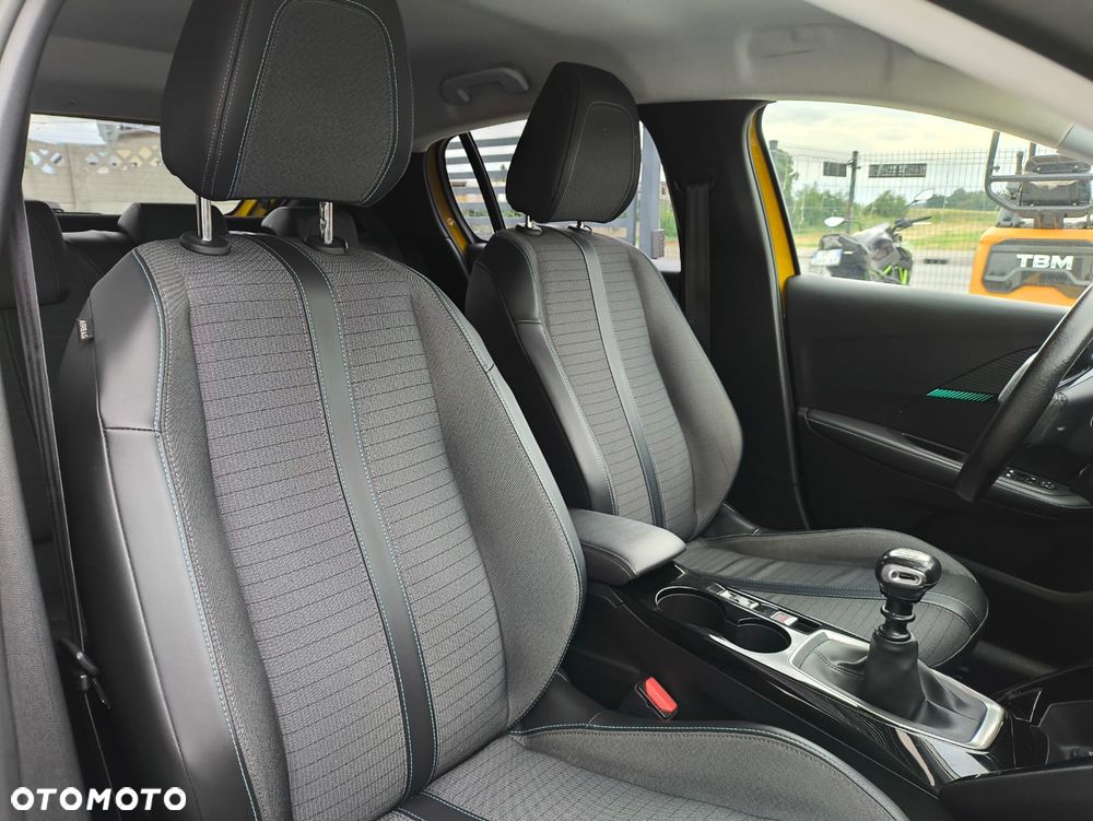 Peugeot 208 - 19
