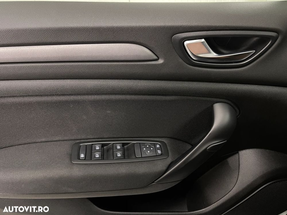 Renault Megane TCe 140 GPF Zen - 19