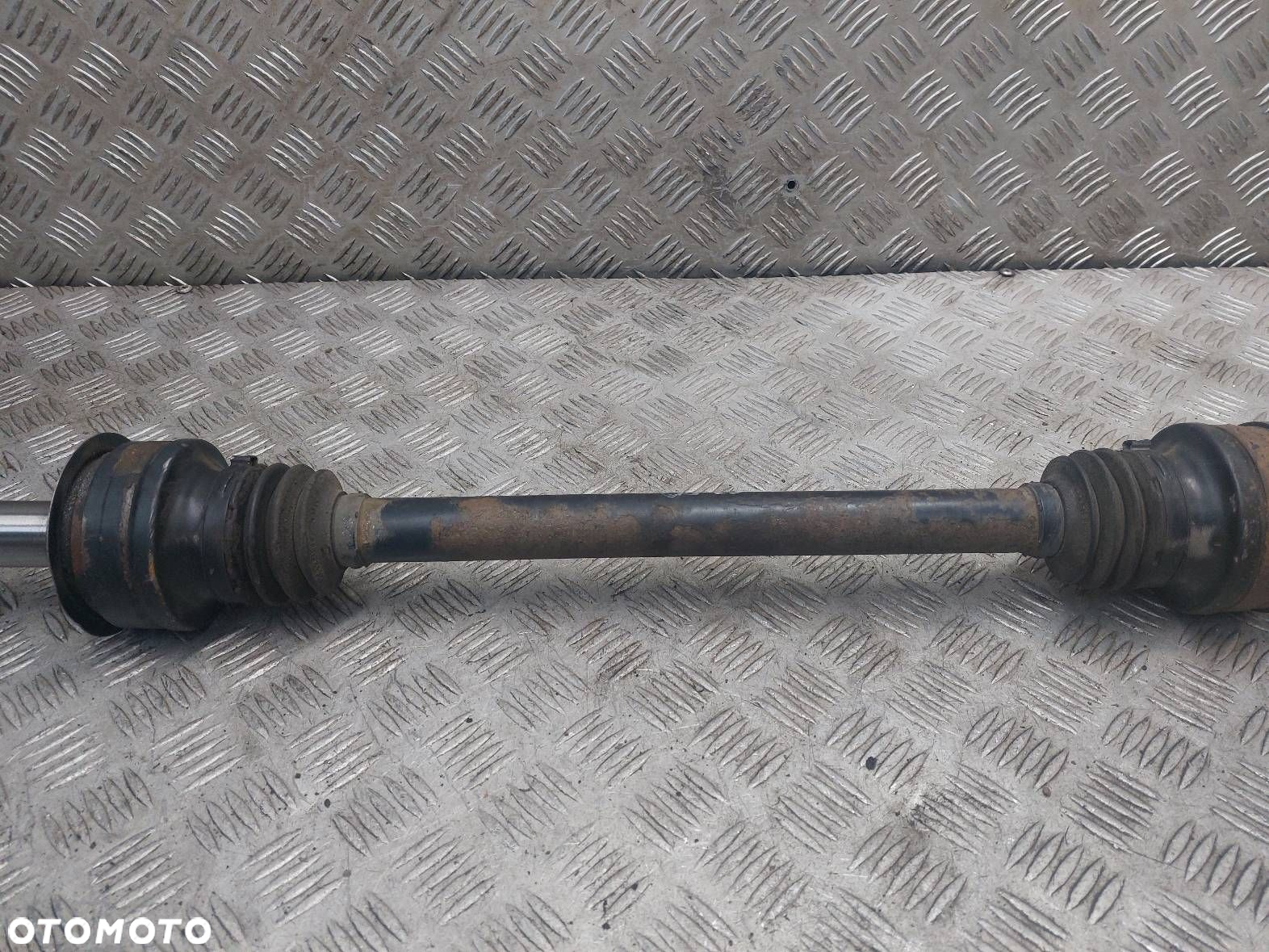 PÓŁOŚ PRAWY TYŁ MERCEDES-BENZ W203 C180 1.8 16V - 4