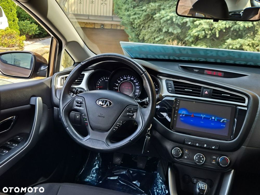 Kia Ceed - 12