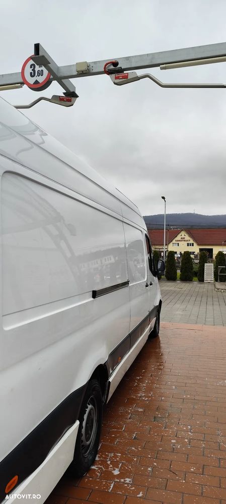 Mercedes-Benz Sprinter - 4