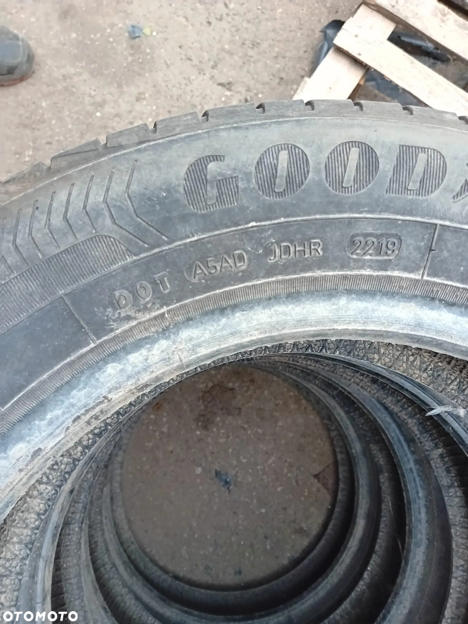 Opona Goodyear Efficentgrip 185/65R15 używana zima - 2