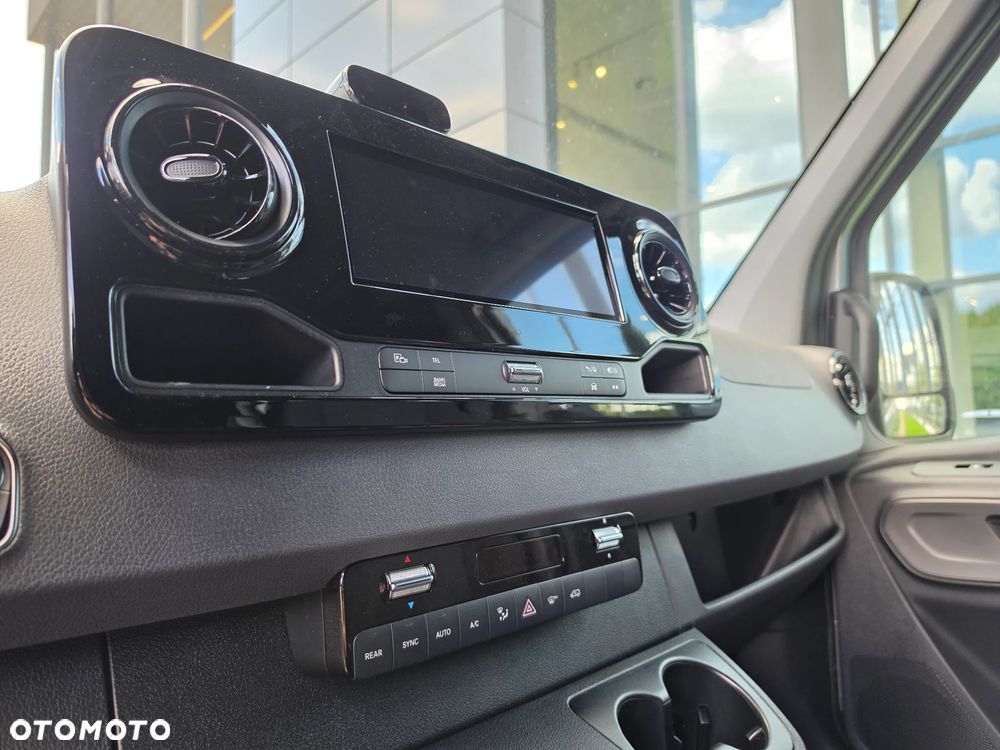 Mercedes-Benz Sprinter - 19