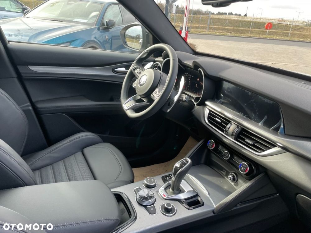 Alfa Romeo Stelvio - 13