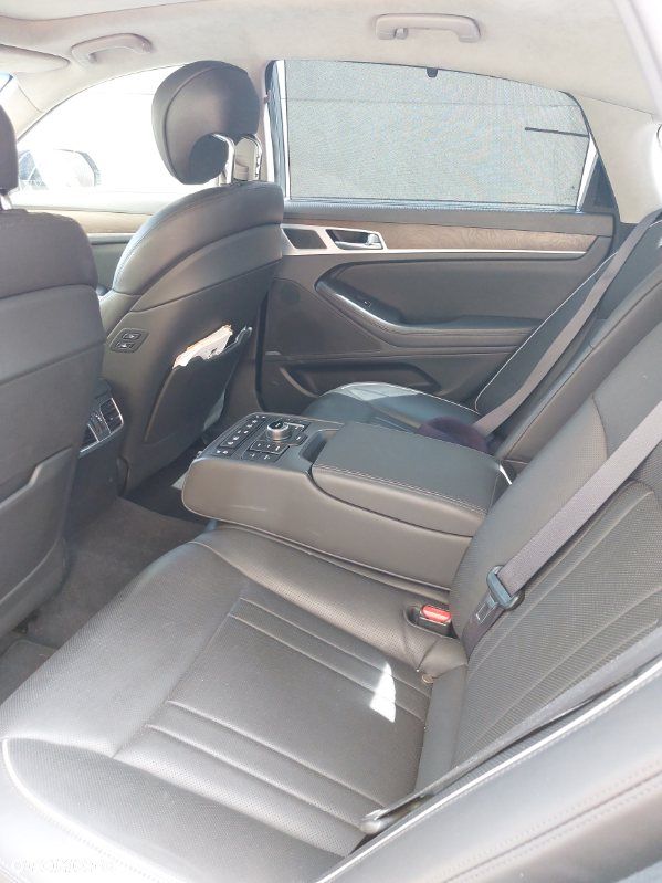 Hyundai Genesis - 5