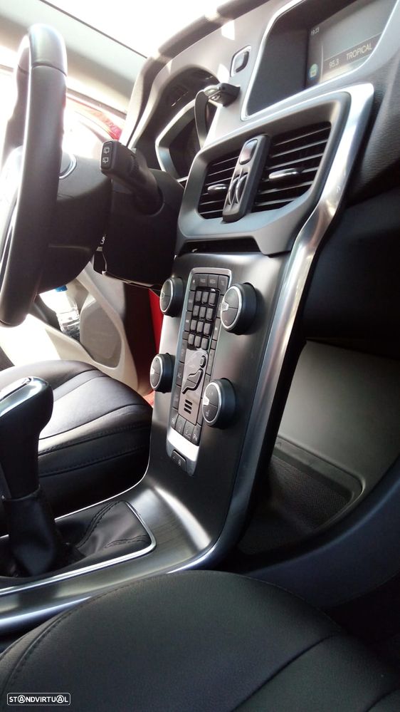 Volvo V40 D4 Summum - 17