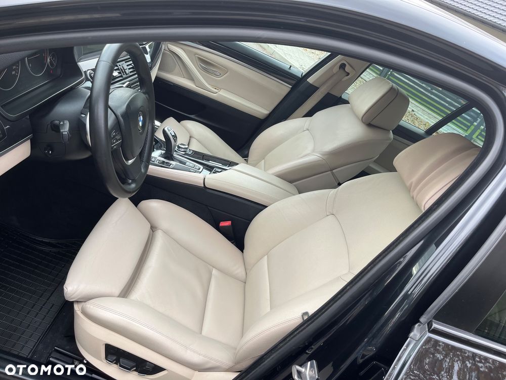 BMW Seria 5 525d Sport-Aut - 14
